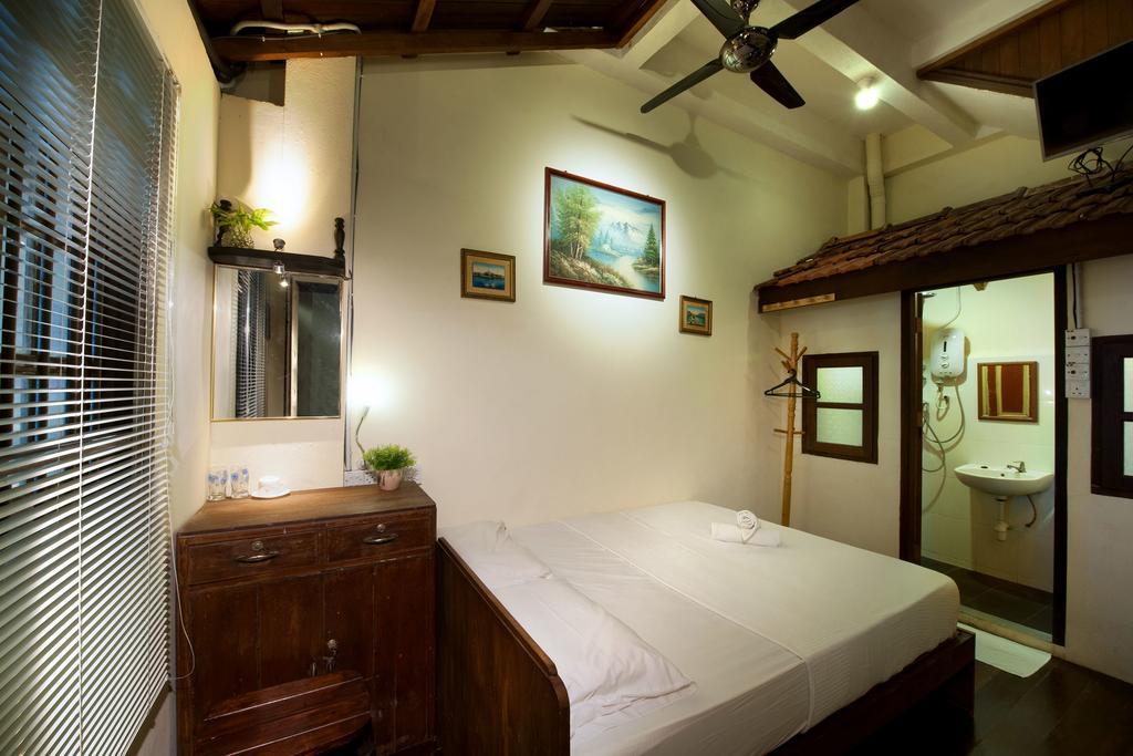 Silver Shine Guesthouse George Town Room photo